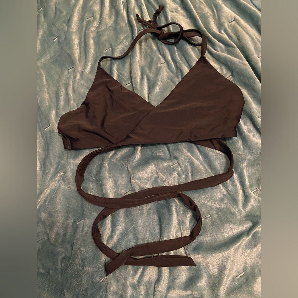 Super cute medium Hollister bikini top 🖤